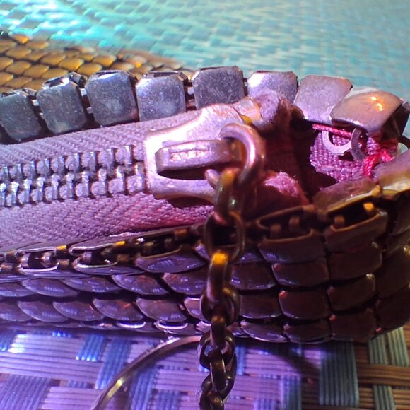 Metal Mesh Mini Coin Pouch w/Keyring & Decorative Crest Plate – Green Tile Bag - Picture 11 of 12